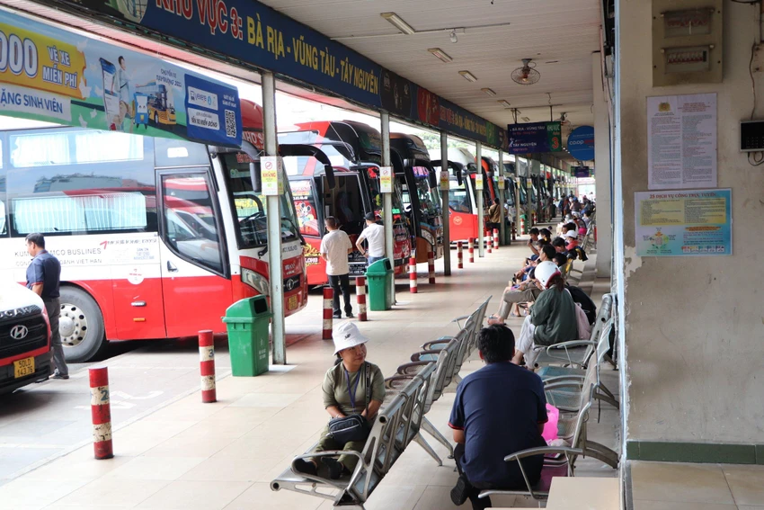 Đặt vé xe lễ 30/4-1/5/2026